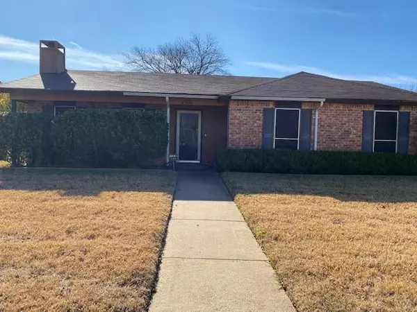 1326 Greenbriar Lane, Lancaster, TX 75146