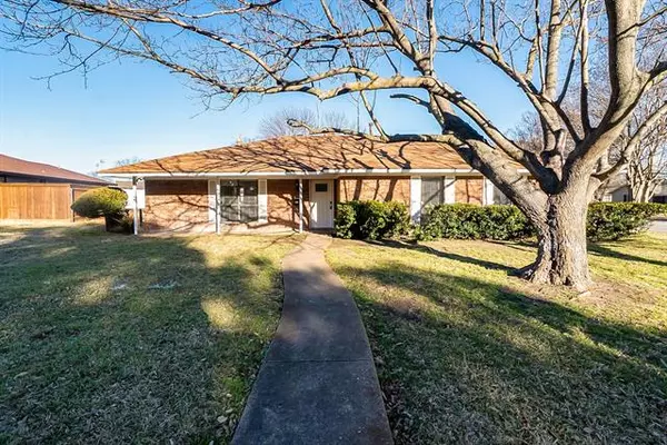 861 Oakbluff Drive, Lancaster, TX 75146