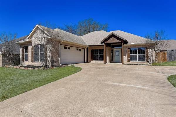 606 Oakmont Drive, Ennis, TX 75119