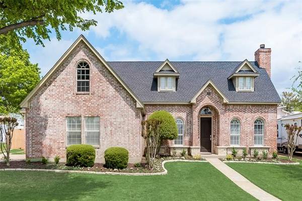 305 Parkwood Drive, Lakewood Village, TX 75068