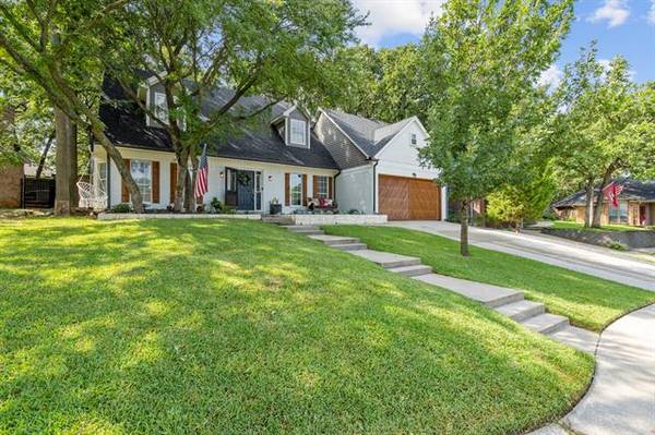 2157 Steeplewood Drive, Grapevine, TX 76051