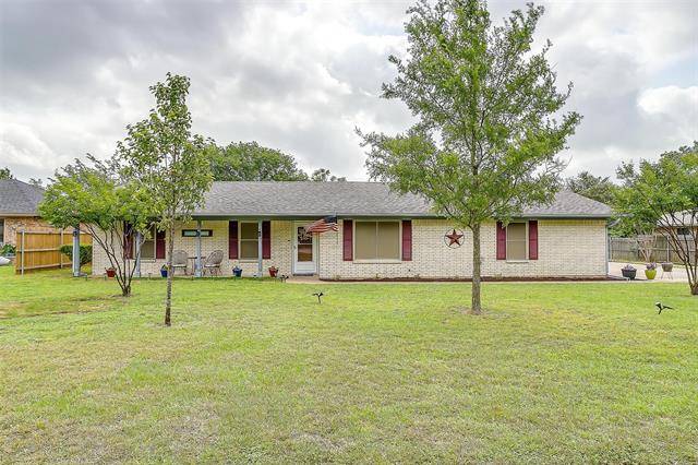 207 Woodlawn Drive, Keene, TX 76059