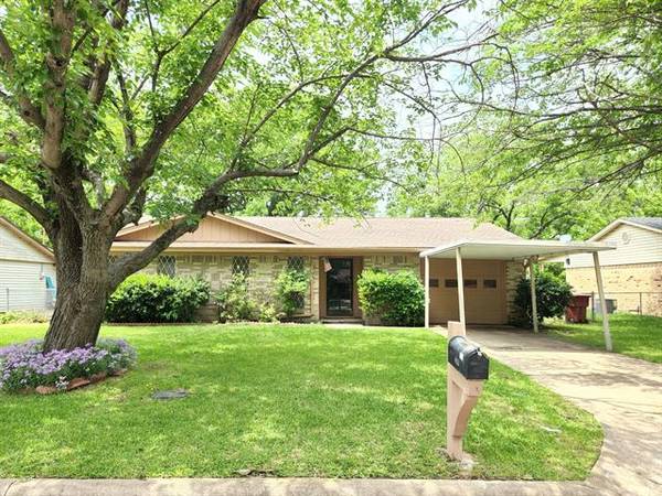 703 Lusk Street, Bonham, TX 75418