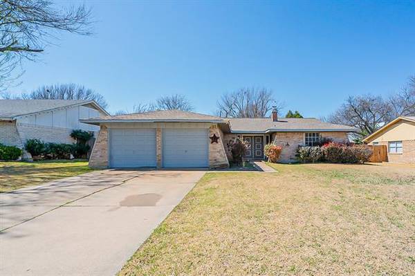 2502 Savannah Court, Arlington, TX 76014