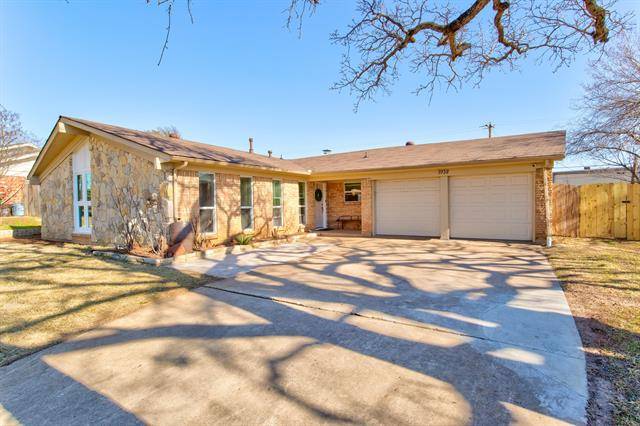 1932 Yucca Trail, Hurst, TX 76054