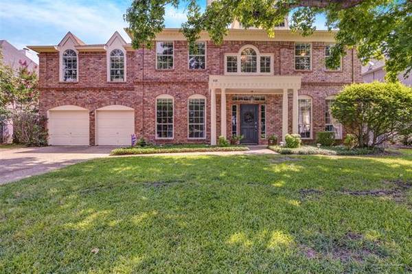 808 Tradonna Lane, Hurst, TX 76054