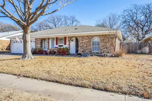 1212 Cumberland Drive, Bedford, TX 76022