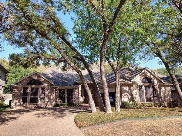 6009 Red Fern Drive, Arlington, TX 76001