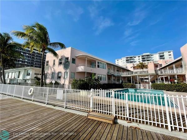 Miami Beach, FL 33141,6881 Bay Dr  #18