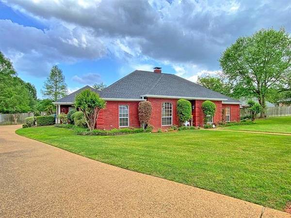 912 Van Winkle Circle, Athens, TX 75751