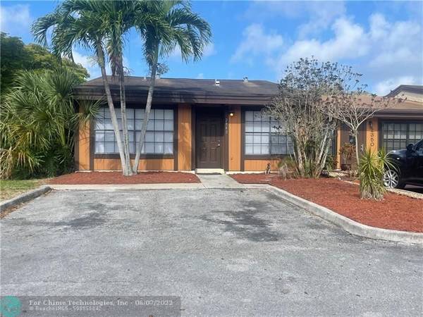 2340 Azalea Ct,  Pembroke Pines,  FL 33026