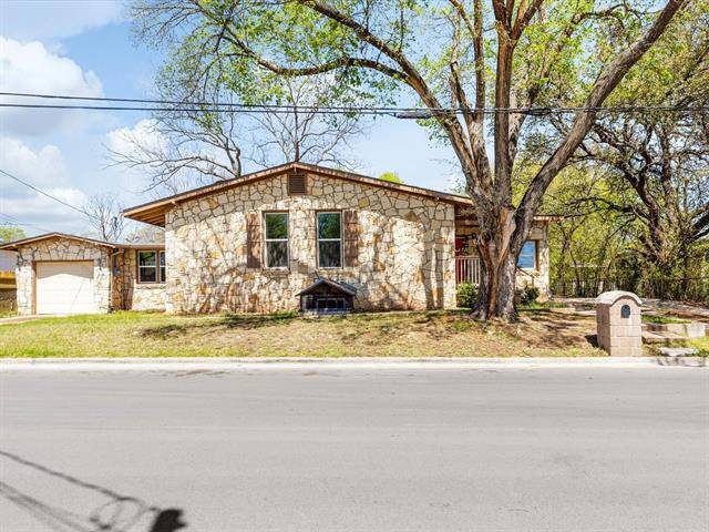 410 W Rucker Street, Granbury, TX 76048