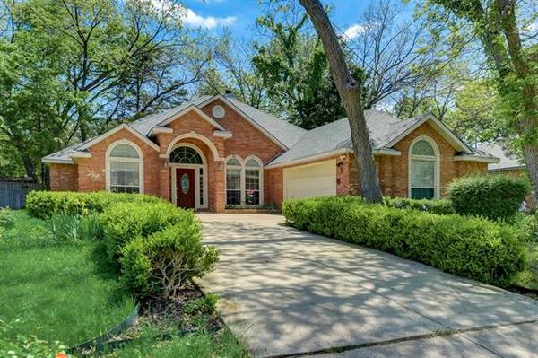 350 Meadowcreek Drive, Duncanville, TX 75137