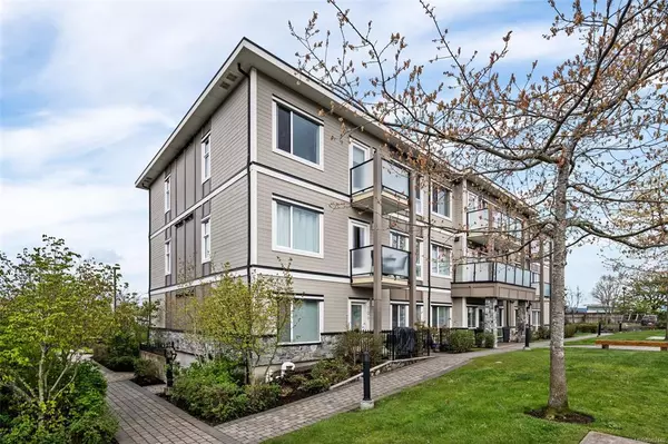 Saanich, BC V8X 0A5,4052 Douglas St #303