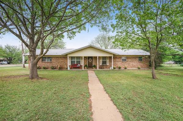 1556 County Road 1109E, Rio Vista, TX 76093