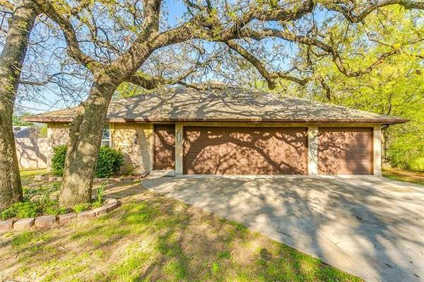 3003 Mohawk Trail, Lake Worth, TX 76135