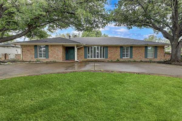 7516 Meadow Road, Dallas, TX 75230