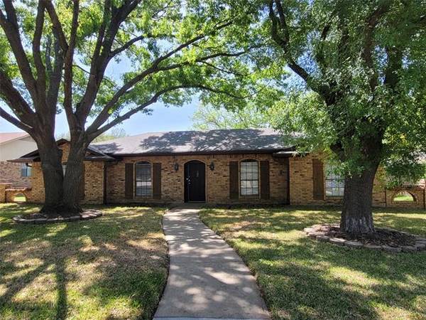 431 Buckingham Place, Desoto, TX 75117