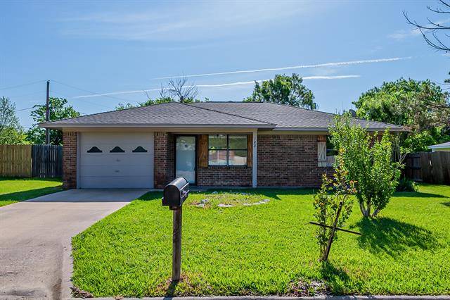 122 Southmeadow Drive, Sanger, TX 76266