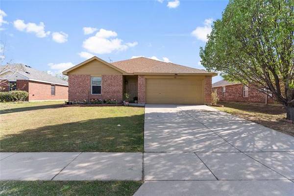 312 Deer Run Drive, Sanger, TX 76266