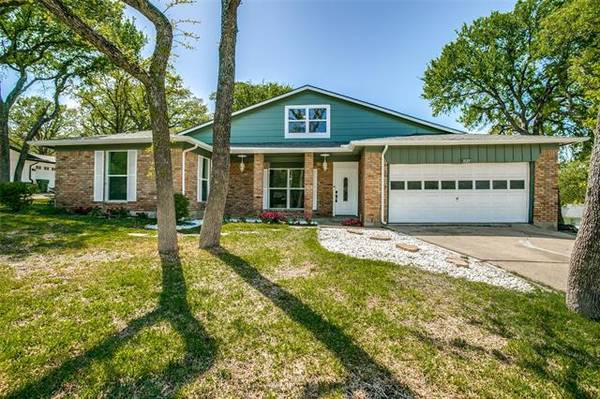 1125 Wade Drive, Bedford, TX 76022