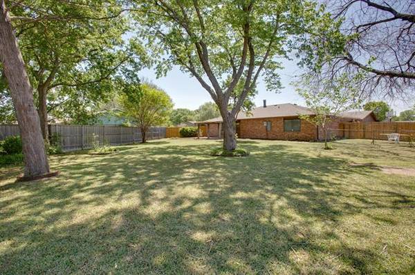 5517 Vagas Drive, Rowlett, TX 75088