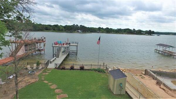 224 Pin Oak Drive, Mabank, TX 75156