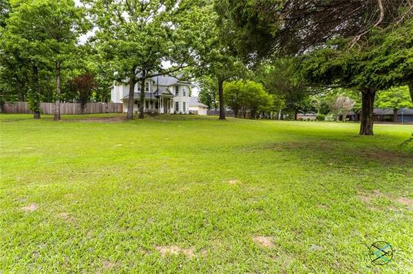 1165 Oval Drive, Athens, TX 75751