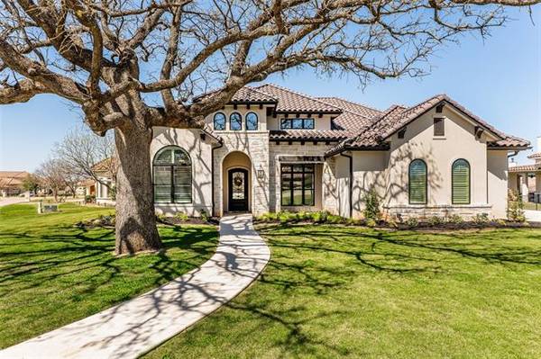 1007 Catalina Bay Boulevard, Granbury, TX 76048