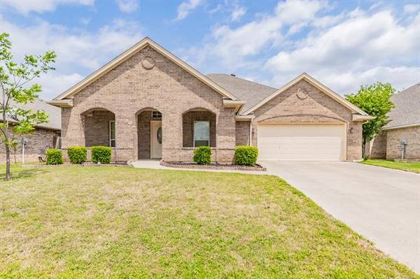 736 Willow Wood Drive, Saginaw, TX 76179