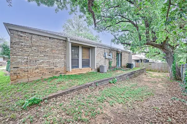 Arlington, TX 76015,2516 Windy Pine Lane