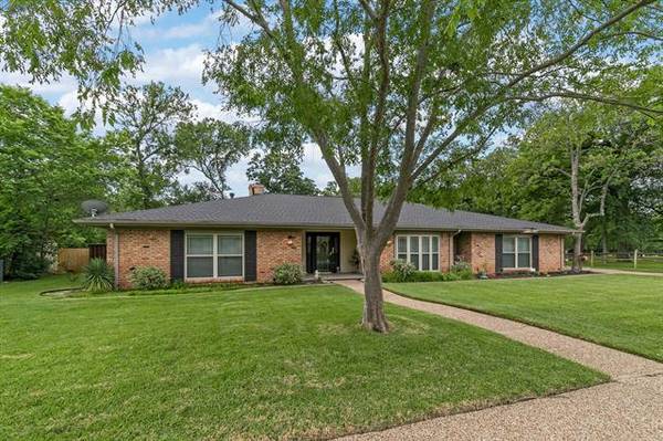 2816 Country Club Road, Pantego, TX 76013