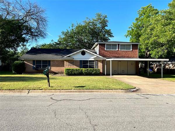 1213 Walker Drive, Hurst, TX 76053