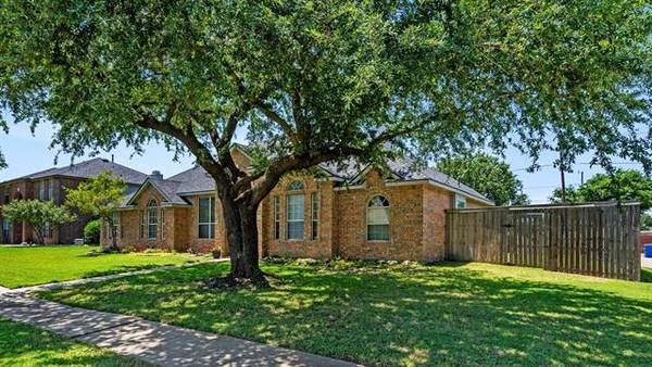 Rowlett, TX 75089,7305 Silverthorn Drive