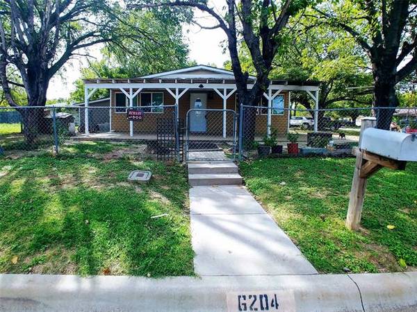 6204 Hartman Road, Forest Hill, TX 76119