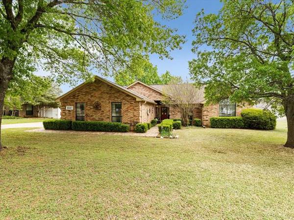 3901 Buena Vista Circle, Granbury, TX 76049