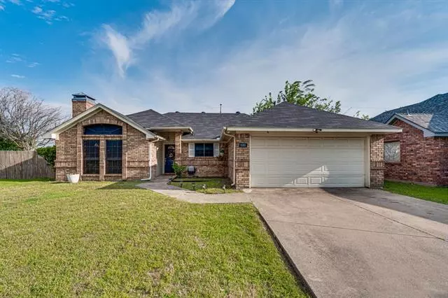 820 Maple Leaf Drive, Arlington, TX 76017