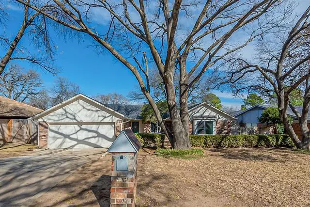 2303 S Pleasant Forest Street, Arlington, TX 76015