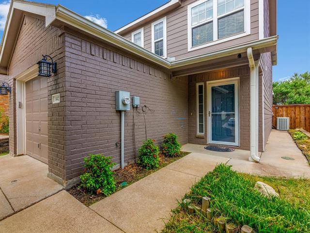 842 Village Point Lane, Fort Worth, TX 76108