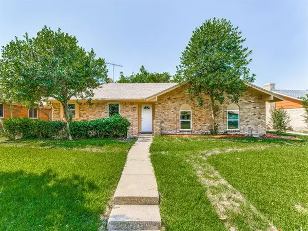 418 Los Santos Drive, Garland, TX 75043