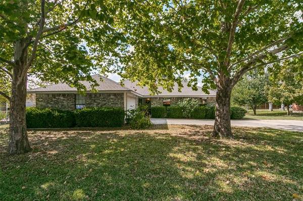 322 S Denton Avenue, Justin, TX 76247