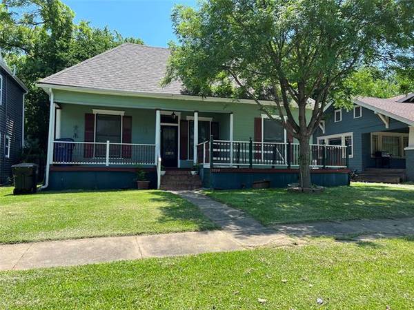 1004 W Gandy Street,  Denison,  TX 75020