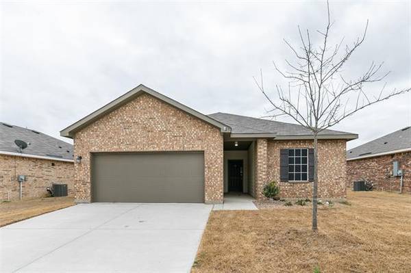 425 Waterline Drive, Crowley, TX 76036