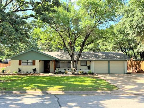 704 Annette Drive, Bedford, TX 76022