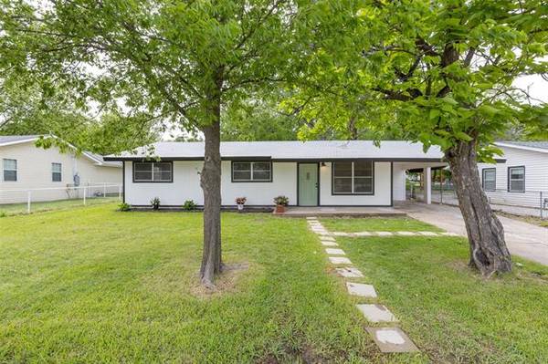 523 N Denton Avenue, Justin, TX 76247