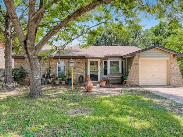 5644 Bonner Drive, Haltom City, TX 76148