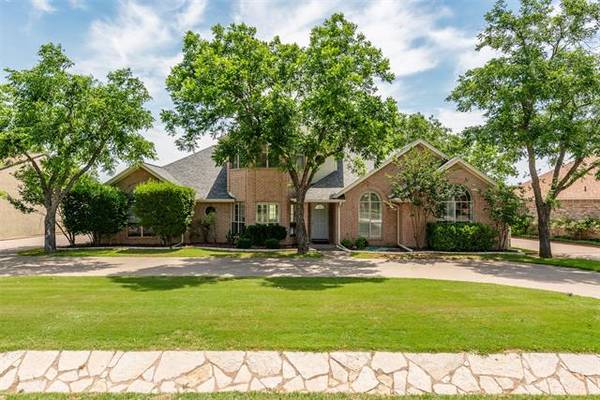 8913 Woodlawn Drive, Granbury, TX 76049