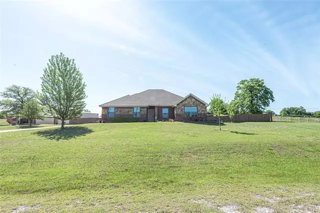 105 Colonial Creek Lane, Weatherford, TX 76088