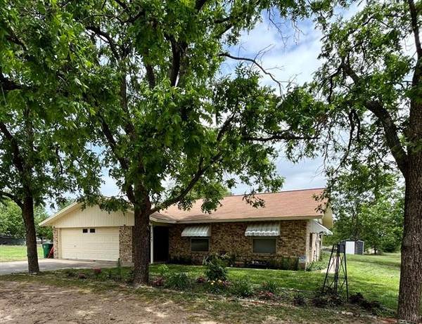 210 N Victor Street, Comanche, TX 76442