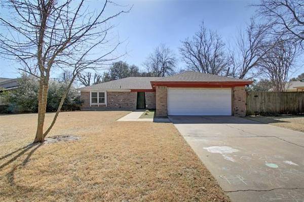 1002 Canton Road, Cleburne, TX 76033